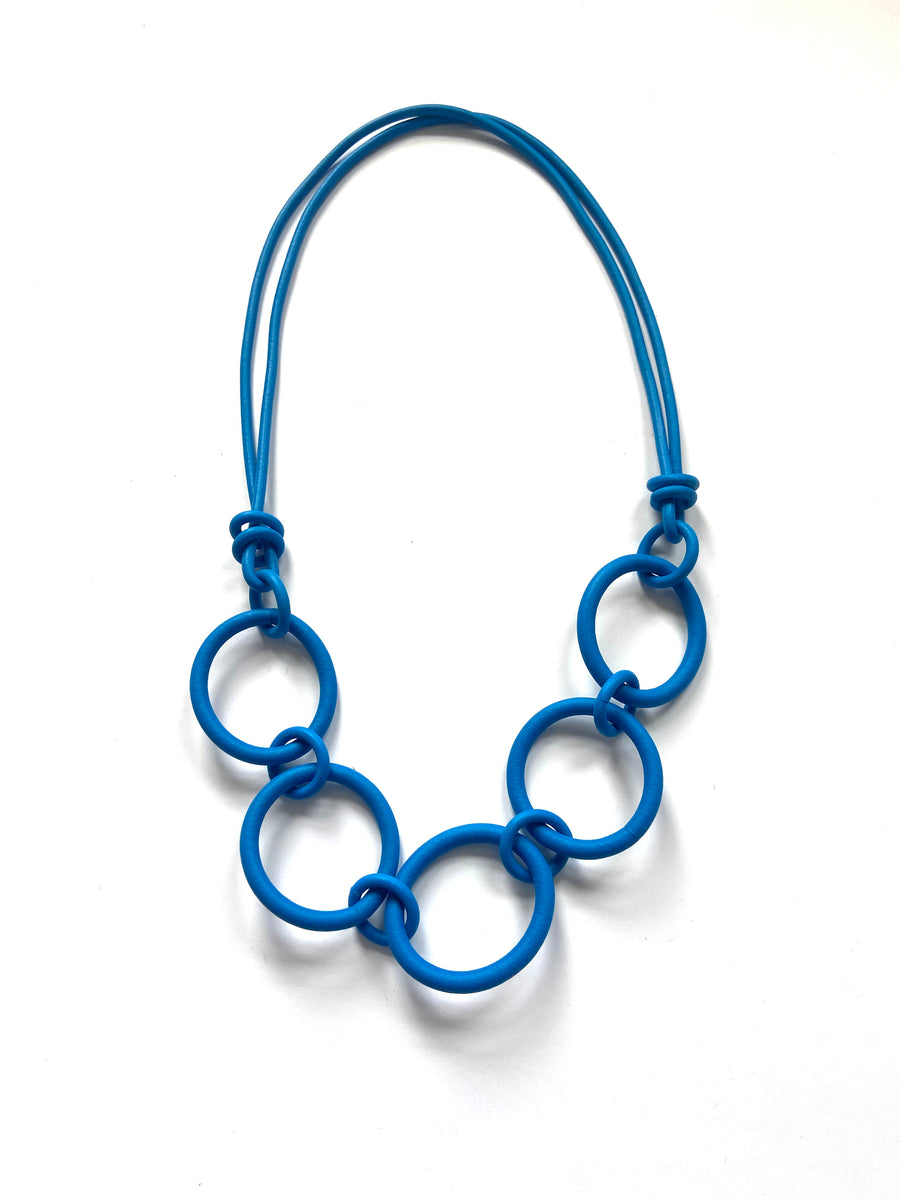 Blue chunky rubber short necklace
