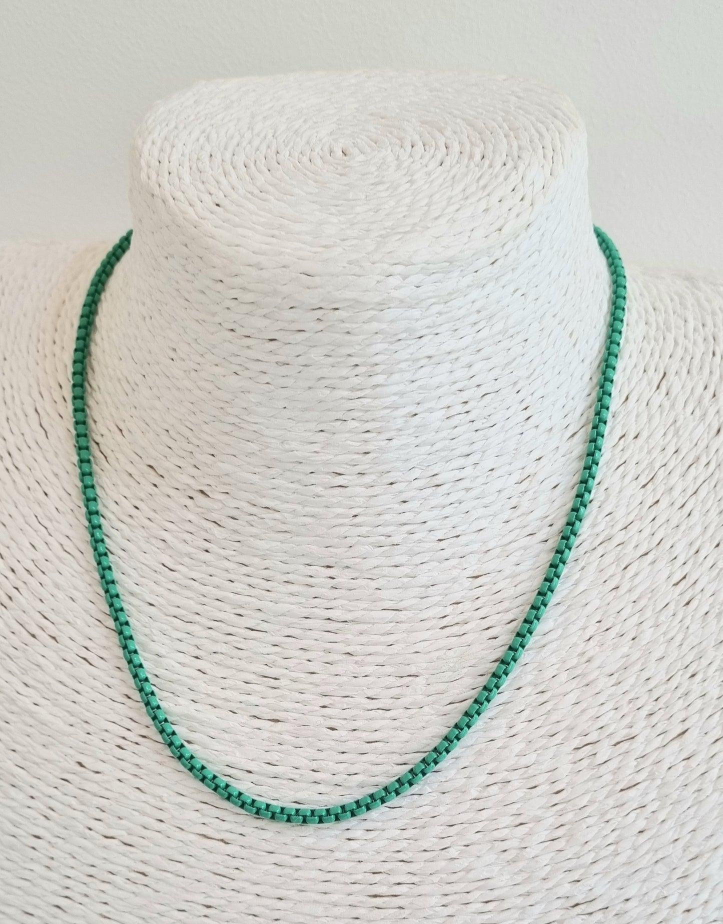 Emerald green enamelled metal necklace
